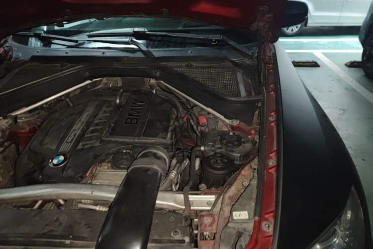 Used BMW X6 2012 xDrive35i Engine Bay Left
