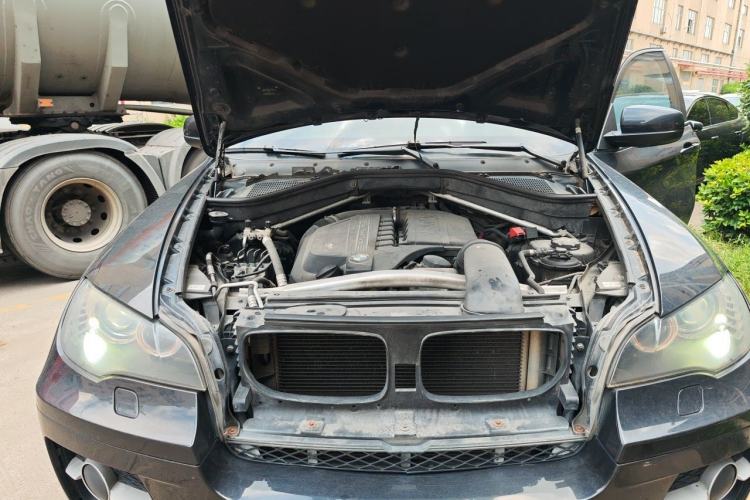 Used BMW X6 2012 xDrive35i Engine Bay