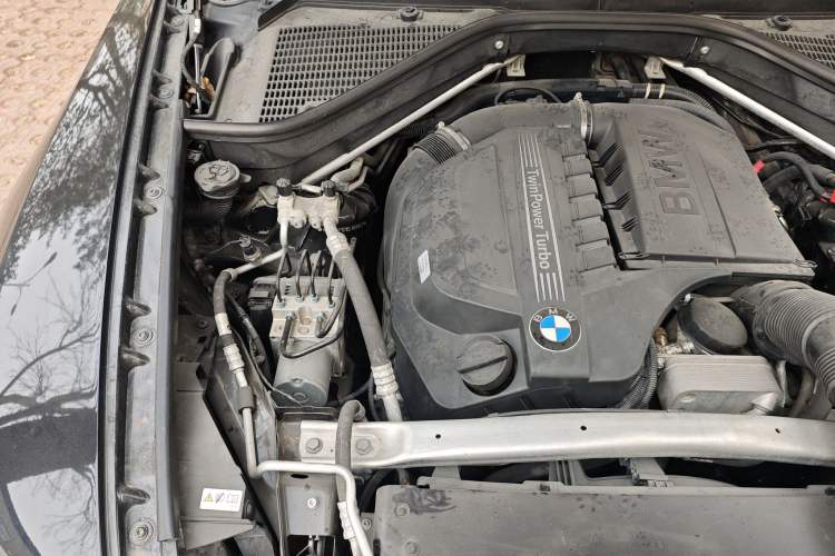 Used BMW X6 2012 xDrive35i Engine Bay Right