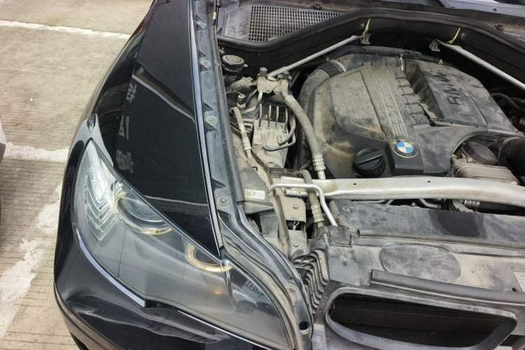 Used BMW X6 2012 xDrive35i Middle East version Engine Bay Right