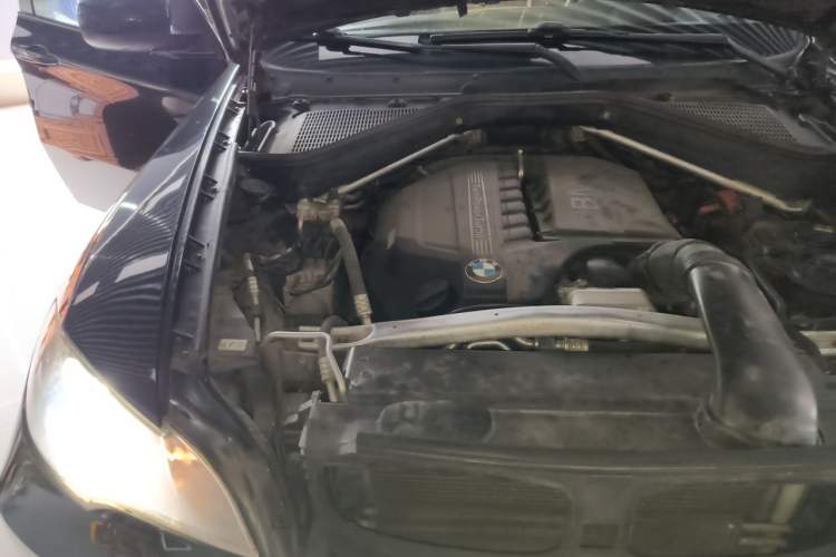 Used BMW X6 2012 xDrive35i Engine Bay Right