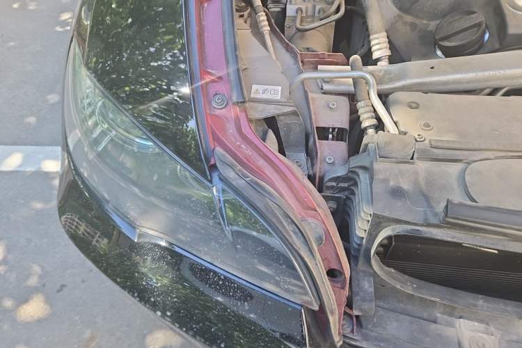 Used BMW X6 2012 xDrive35i Engine Bay Right