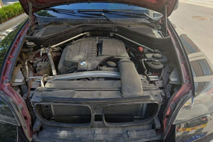 Used BMW X6 2012 xDrive35i Engine Bay