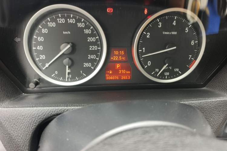 Used BMW X6 2012 xDrive35i Middle East version Odometer Close Up