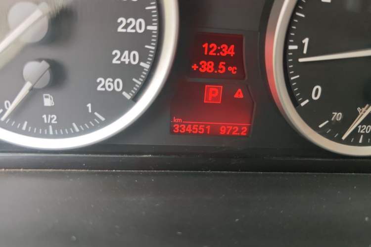 Used BMW X6 2012 xDrive35i Odometer Close Up