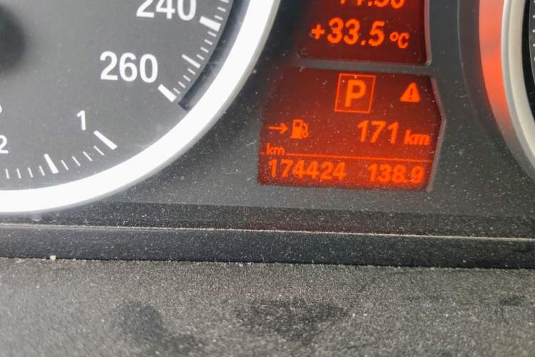 Used BMW X6 2012 xDrive35i Odometer Close Up