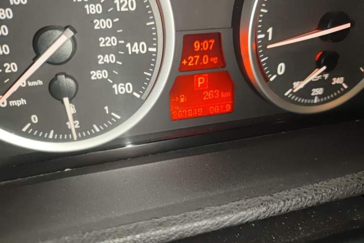 Used BMW X6 2012 xDrive35i Odometer Close Up