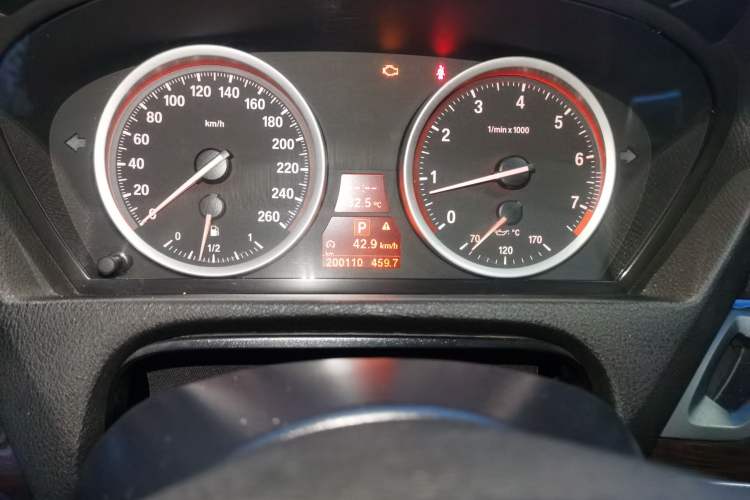 Used BMW X6 2012 xDrive35i Odometer Close Up
