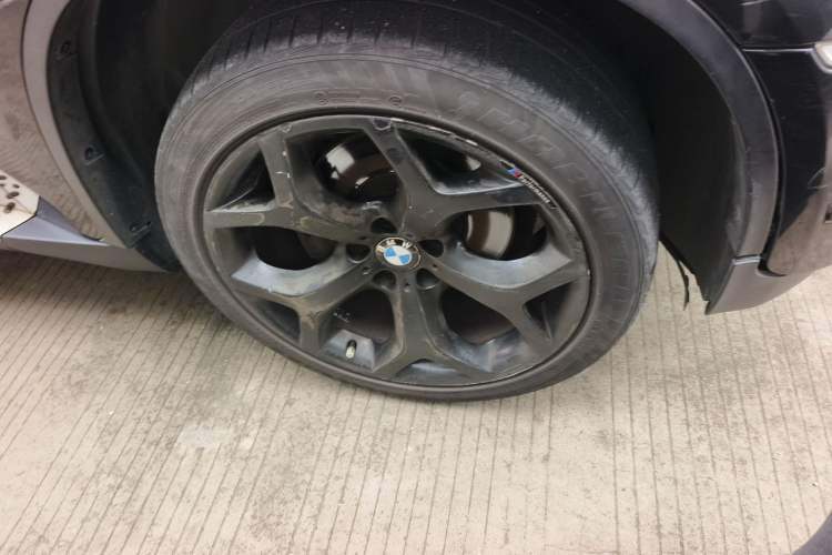 Used BMW X6 2012 xDrive35i Middle East version Right Front Wheel Hub