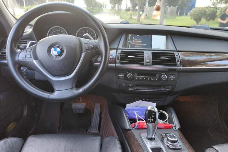 Used BMW X6 2012 xDrive35i Center Console