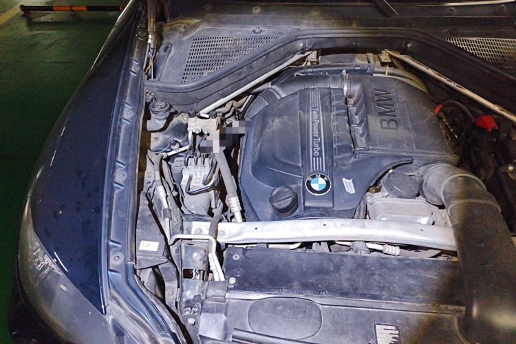 Used BMW X6 2012 xDrive35i Engine Bay Right