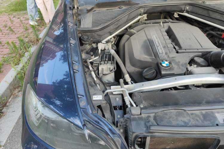 Used BMW X6 2012 xDrive35i Engine Bay Right