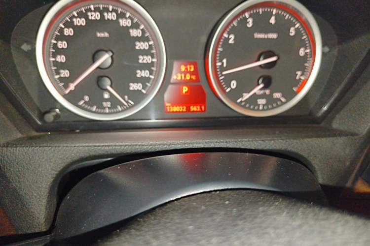 Used BMW X6 2012 xDrive35i Odometer Close Up