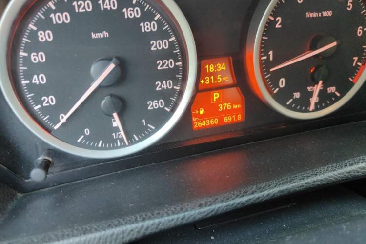 Used BMW X6 2012 xDrive35i Odometer Close Up
