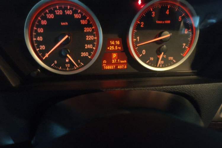 Used BMW X6 2012 xDrive35i Odometer Close Up