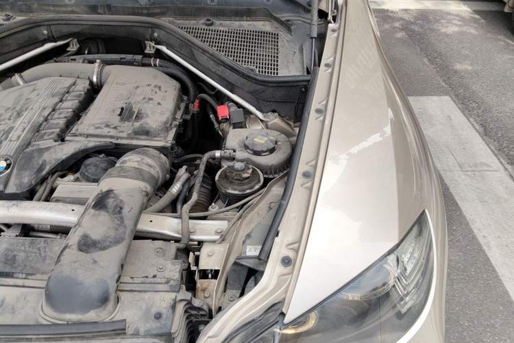 Used BMW X6 2012 xDrive35i Engine Bay Left