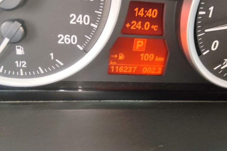 Used BMW X6 2012 xDrive35i Odometer Close Up