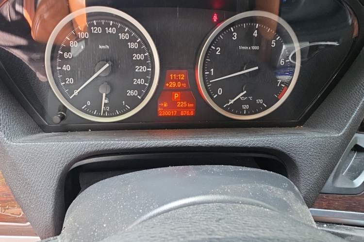 Used BMW X6 2012 xDrive35i Odometer Close Up