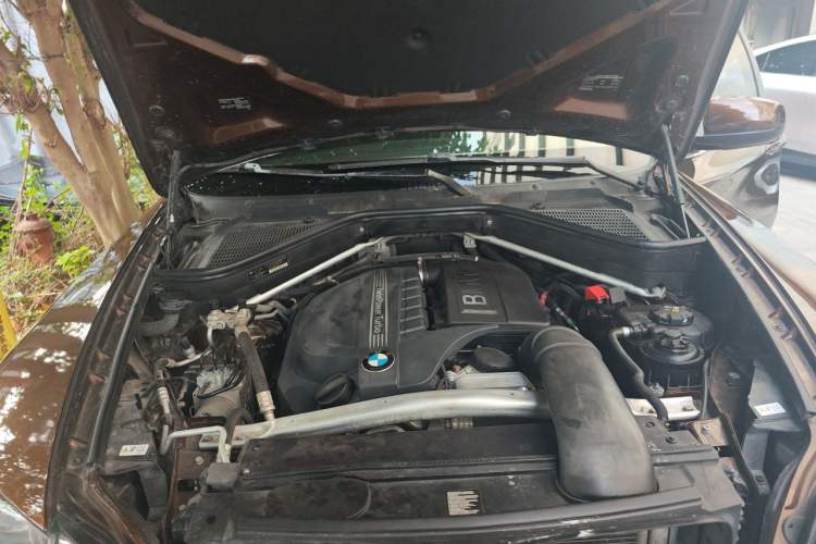 Used BMW X6 2012 xDrive35i Engine Bay