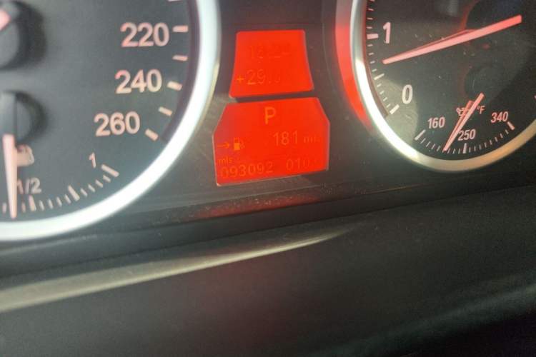 Used BMW X6 2012 xDrive35i Odometer Close Up