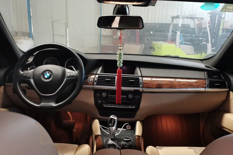 Used BMW X6  Center Console