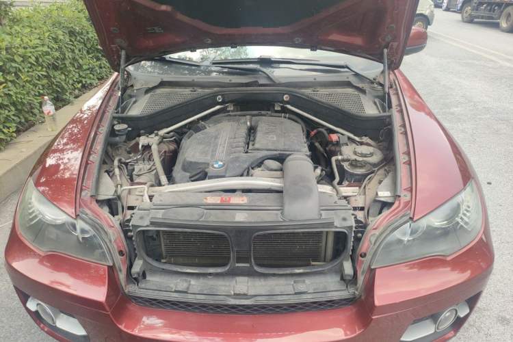 Used BMW X6 2012 xDrive35i U.S. specification Engine Bay