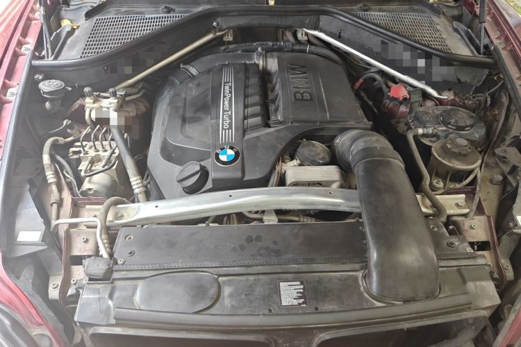 Used BMW X6 2012 xDrive35i U.S. specification Engine Bay