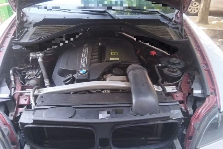 Used BMW X6 2012 xDrive35i U.S. specification Engine Bay
