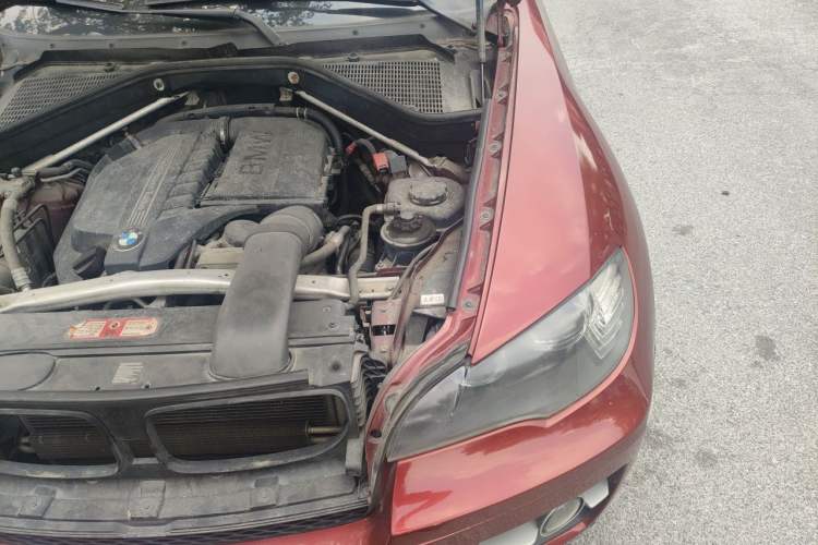 Used BMW X6 2012 xDrive35i U.S. specification Engine Bay Left