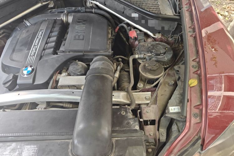 Used BMW X6 2012 xDrive35i U.S. specification Engine Bay Left