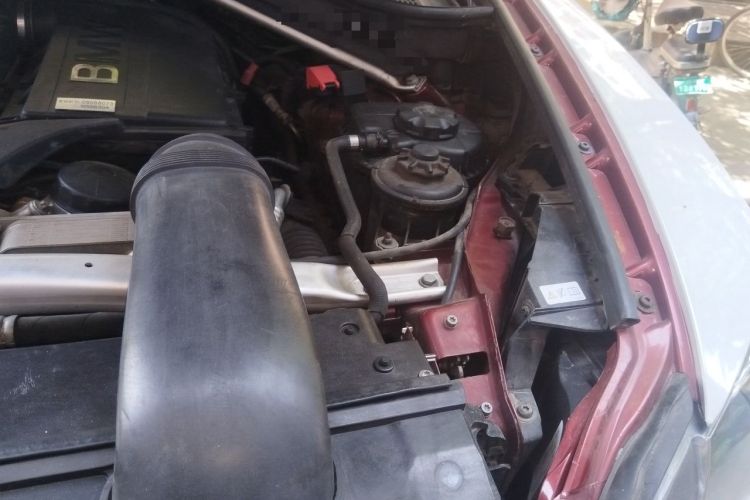 Used BMW X6 2012 xDrive35i U.S. specification Engine Bay Left