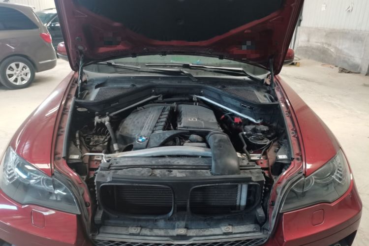 Used BMW X6  Engine Bay