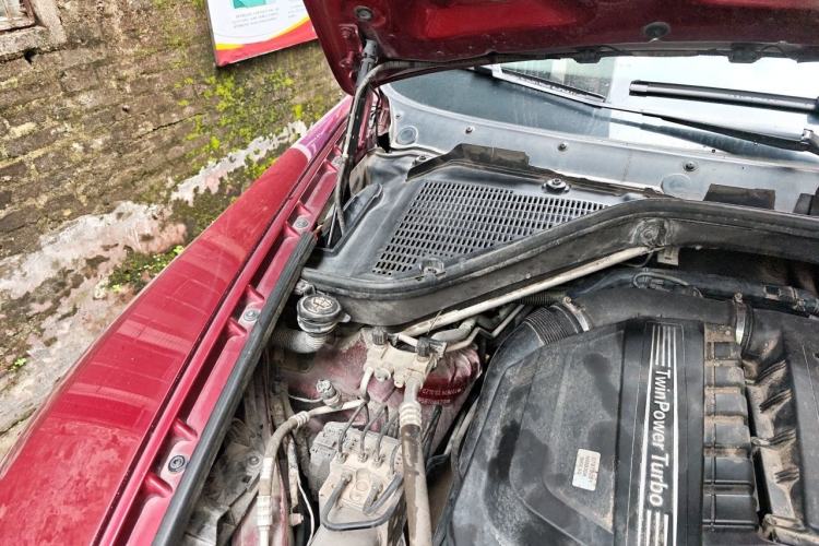 Used BMW X6 2012 xDrive35i Engine Bay Right