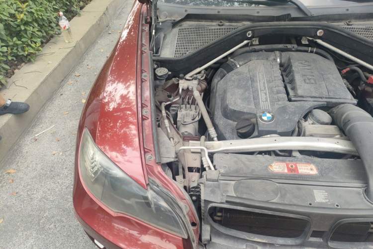 Used BMW X6 2012 xDrive35i U.S. specification Engine Bay Right