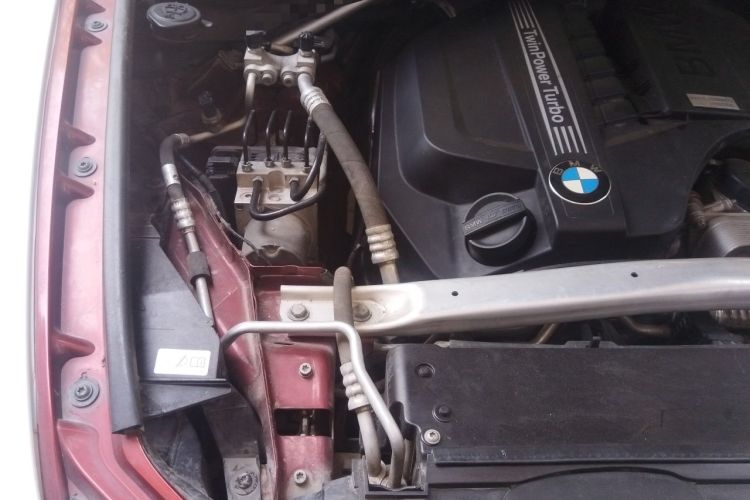 Used BMW X6 2012 xDrive35i U.S. specification Engine Bay Right