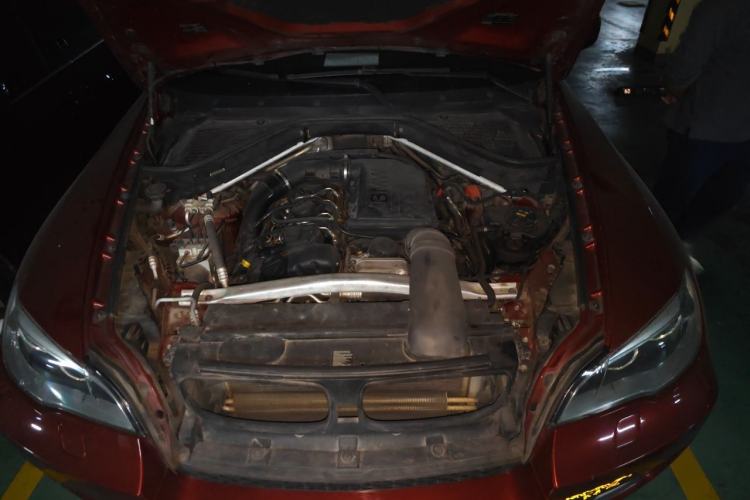 Used BMW X6  Engine Bay