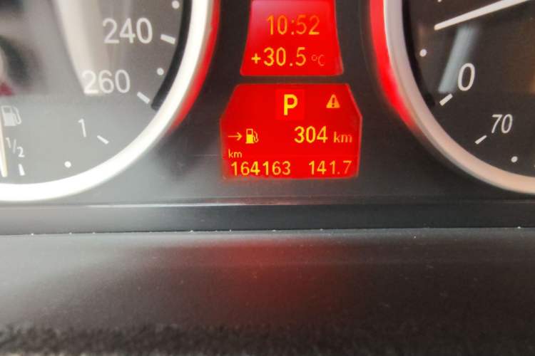 Used BMW X6 2012 xDrive35i Odometer Close Up