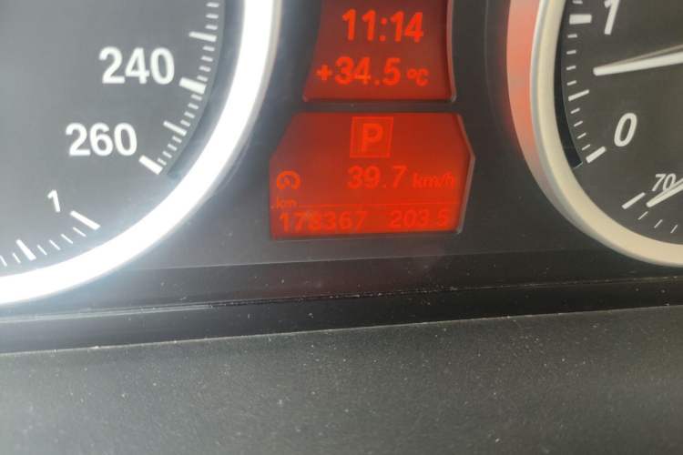 Used BMW X6 2012 xDrive35i U.S. specification Odometer Close Up
