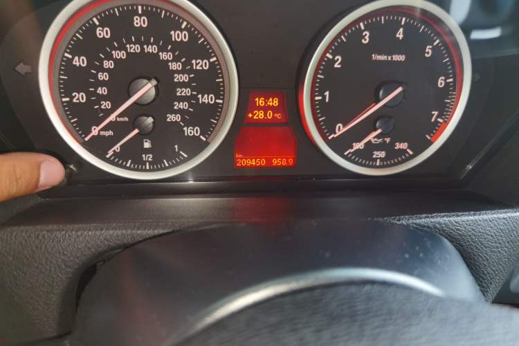 Used BMW X6 2012 xDrive35i Odometer Close Up