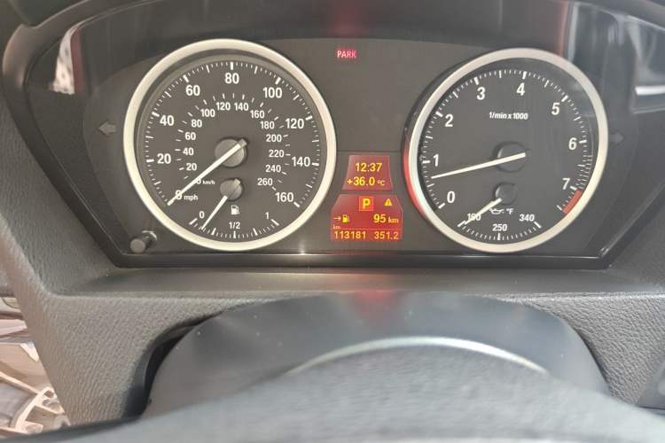 Used BMW X6 2012 xDrive35i U.S. specification Odometer Close Up