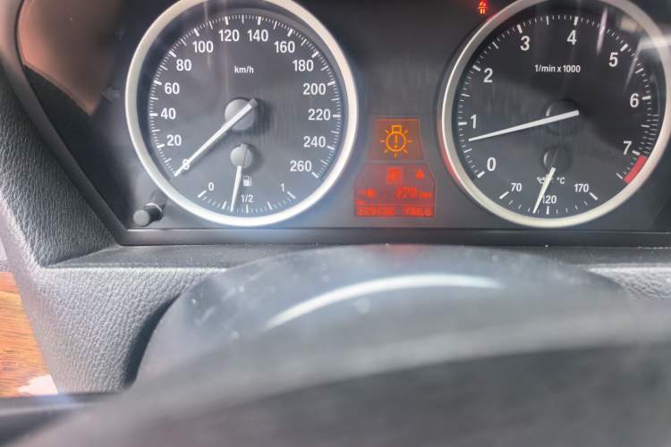 Used BMW X6 2012 xDrive35i Odometer Close Up