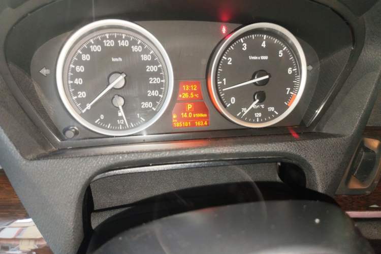 Used BMW X6 2012 xDrive35i Odometer Close Up