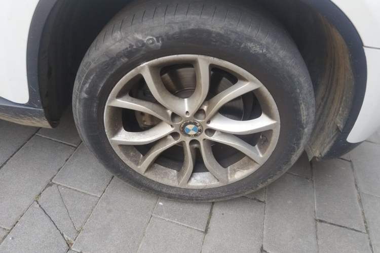 Used BMW X6 2012 xDrive35i U.S. specification Right Front Wheel Hub