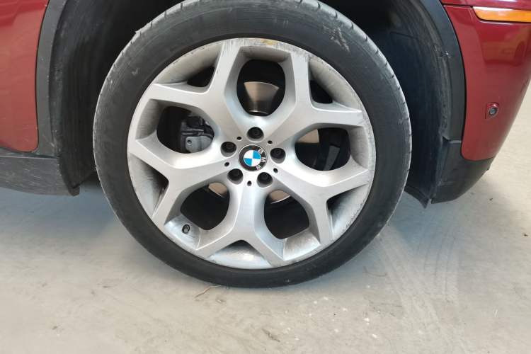 Used BMW X6  Right Front Wheel Hub