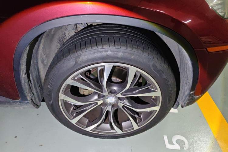 Used BMW X6 2012 xDrive35i Right Front Wheel Hub