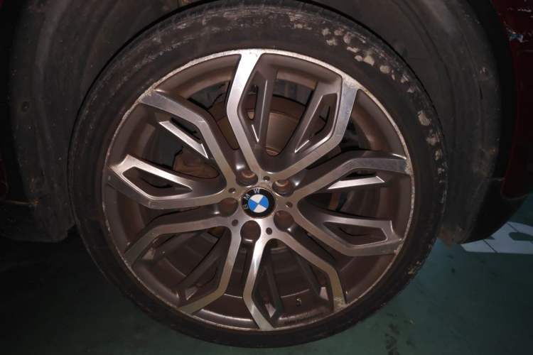 Used BMW X6  Right Front Wheel Hub