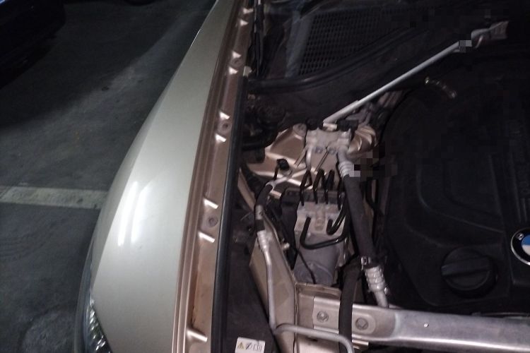Used BMW X6 2012 xDrive35i Engine Bay Right