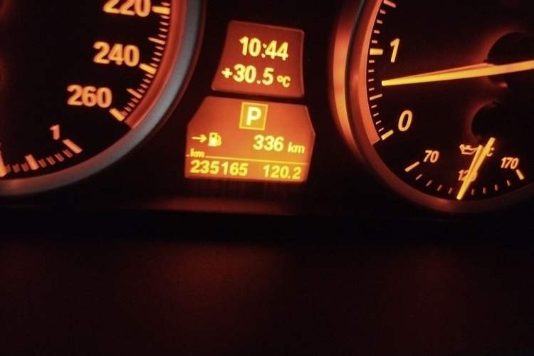 Used BMW X6 2012 xDrive35i Odometer Close Up