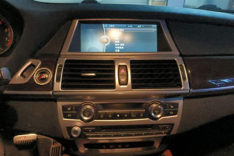 Used BMW X6 2012 xDrive35i Audio And AC Panel