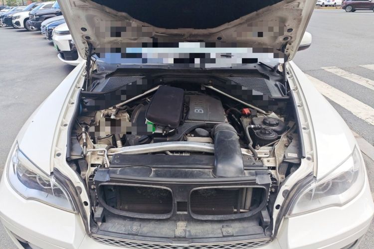 Used BMW X6  Engine Bay